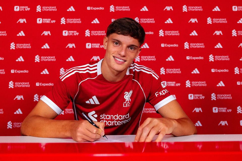 Official: Liverpool FC complete signing of Giovanni Leoni from Parma Giovanni Leoni has signed a six-year contract with Liverpool